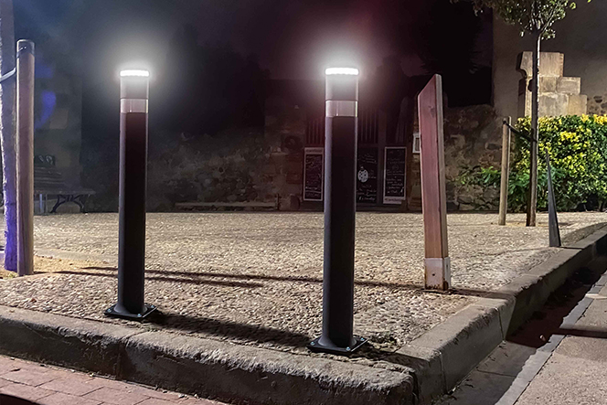 flexible and semiflexible bollards led